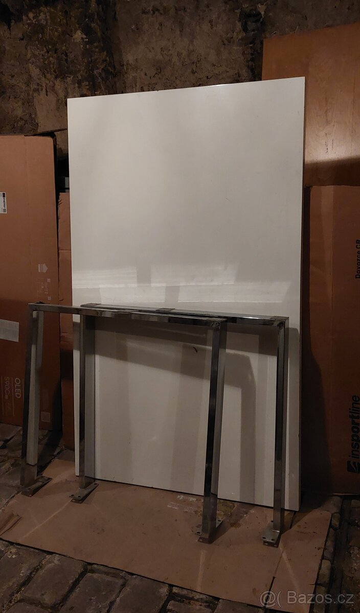 Jídelní stůl bílý