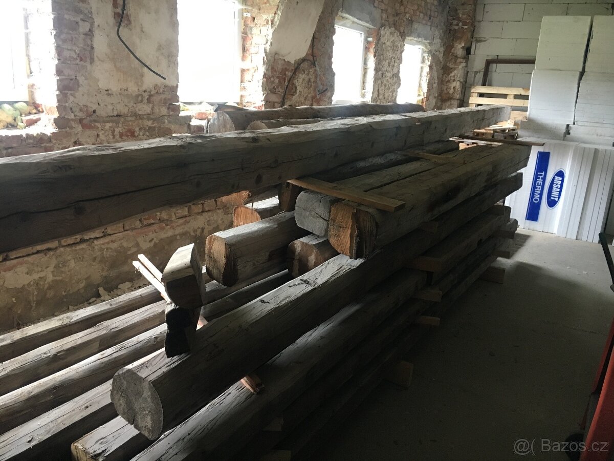 Staré trámy z krovu