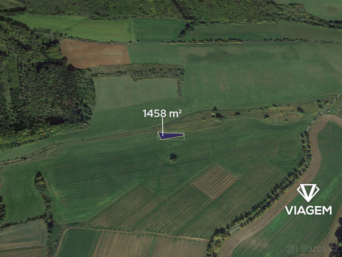 Pole 1 458 m²