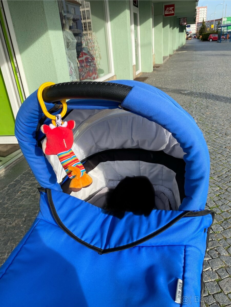Prodám modrý kočárek trojkombinaci