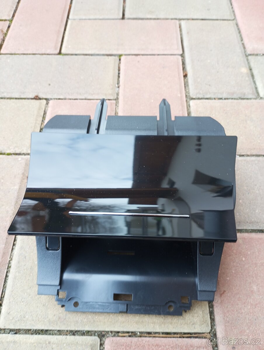 Odkládací chránka 1Z1863077 N77 BLACK PIANO