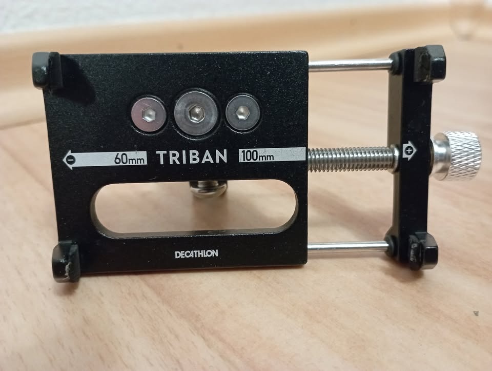TRIBAN Cyklistický držák na smartphone kovový