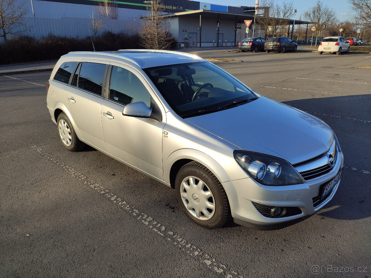 Opel Astra H kombi 1,6, 2012