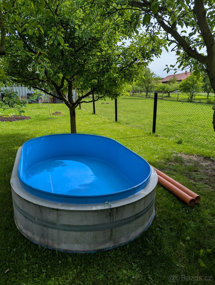 Plastový bazén (+ mnoho příslušenství zdarma)