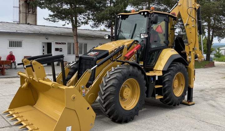 sklá sklo na stroje JCB CAT BOBCAT KUBOTA TAKEUCHI