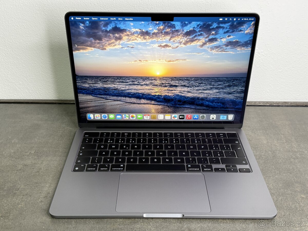 MacBook Air 13'' 2022 / M2 / 8GB / 256GB SSD / Space Gray