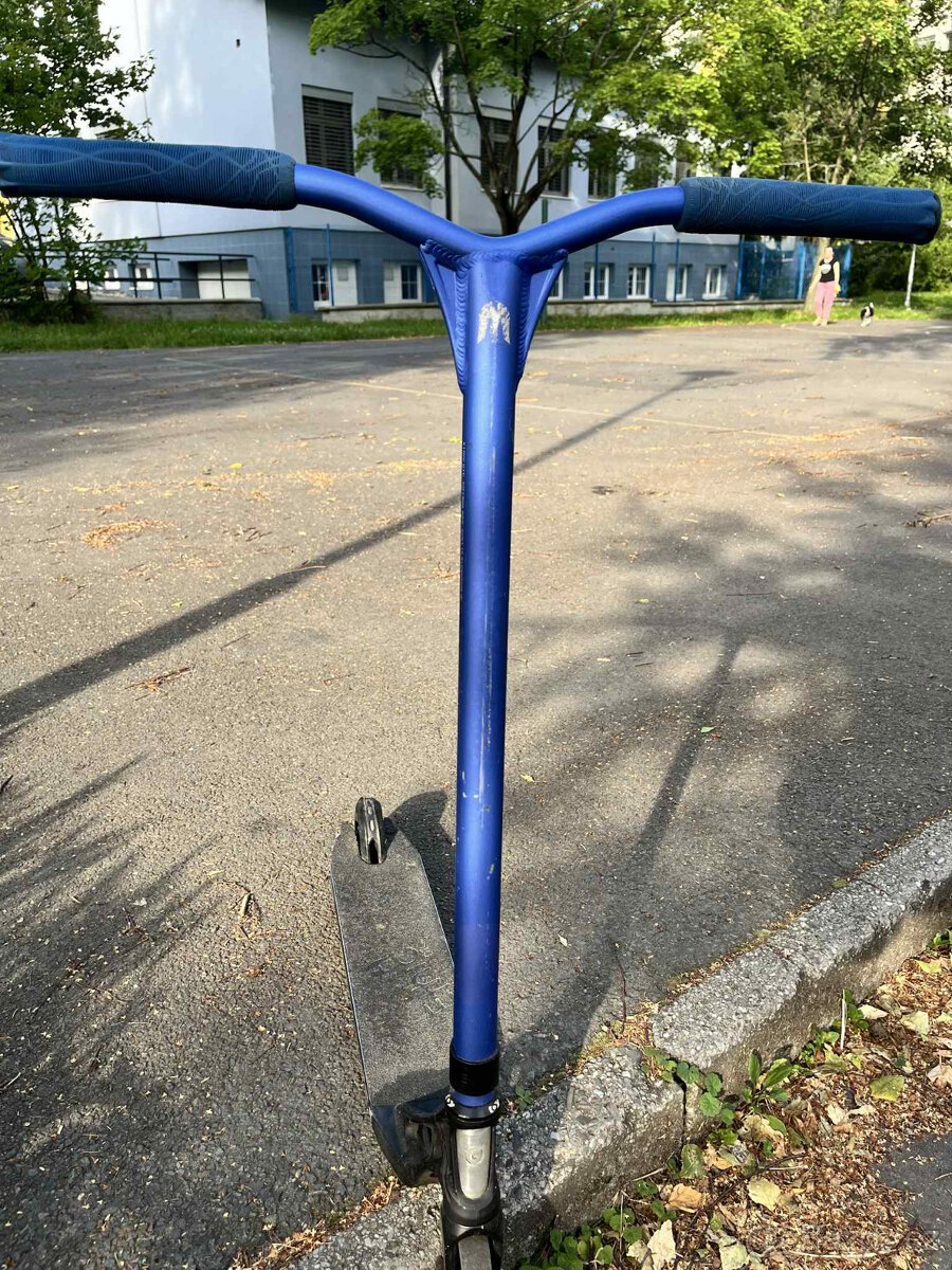 Custom freestyle koloběžka