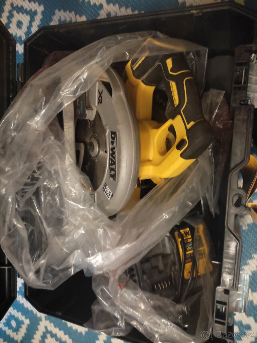 Aku okružní pila DeWALT