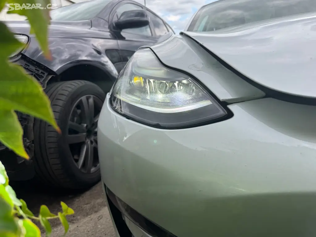 Tesla 3 prave predni svetlo matrix, 1514953-00-D