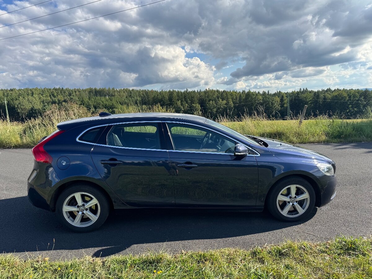 Volvo V40 D4.  12/2014