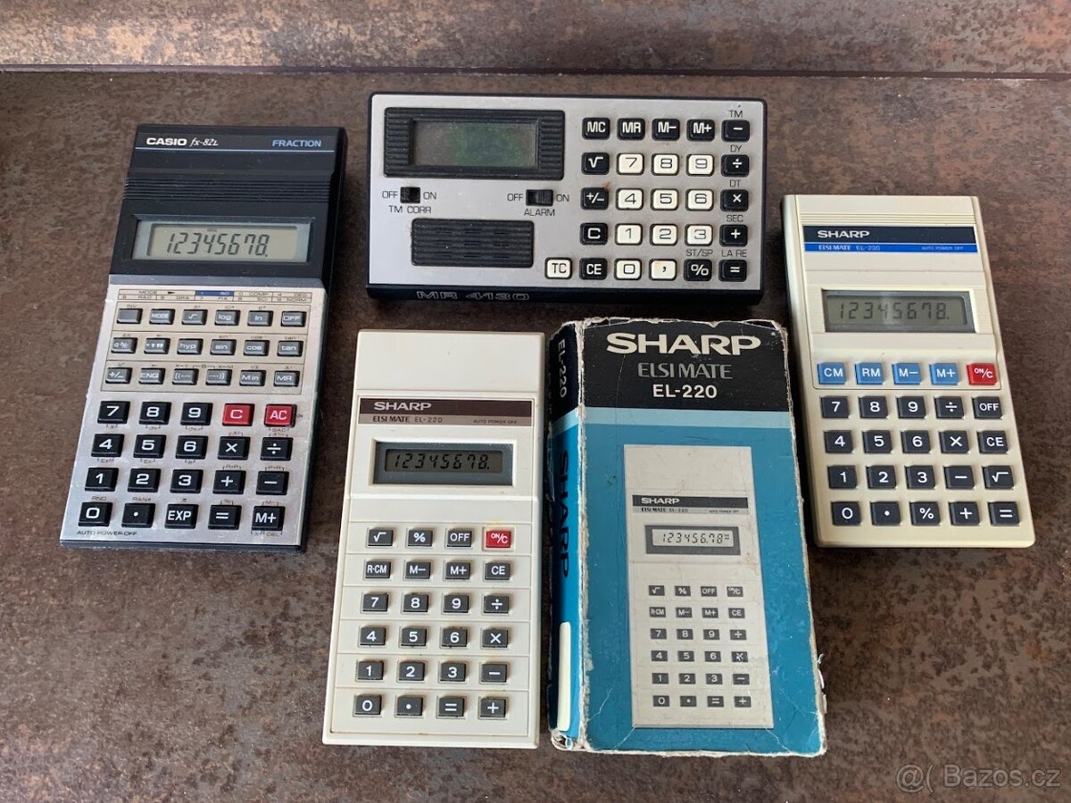 Historické kalkulačky, 2 x Sharp, 1 x Casio, 1x Tesla