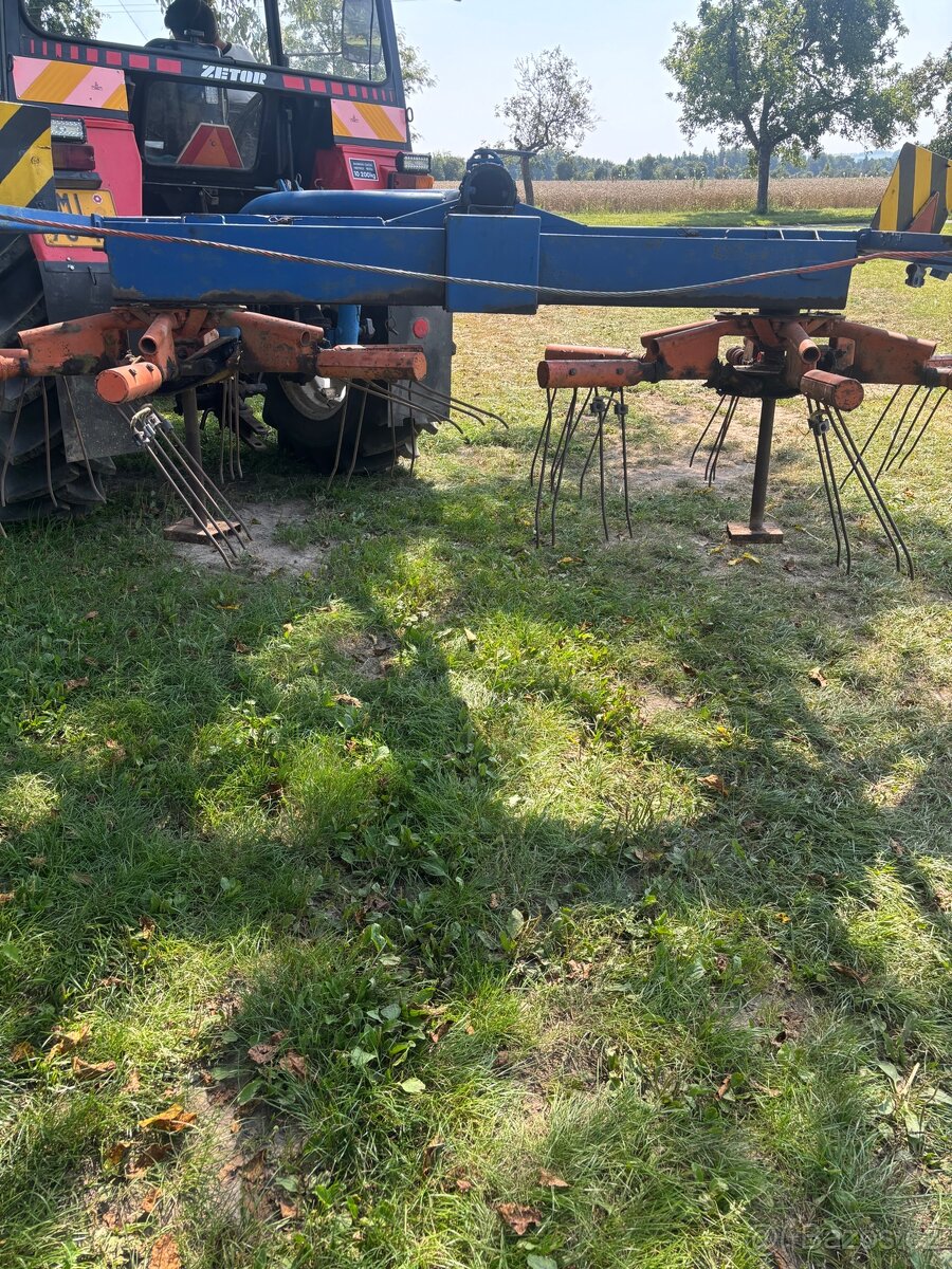 Shrnovač/nahrabovač sena rozmital