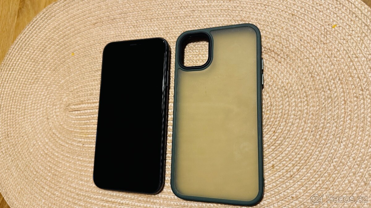 IPhone 11 64GB černý, top stav