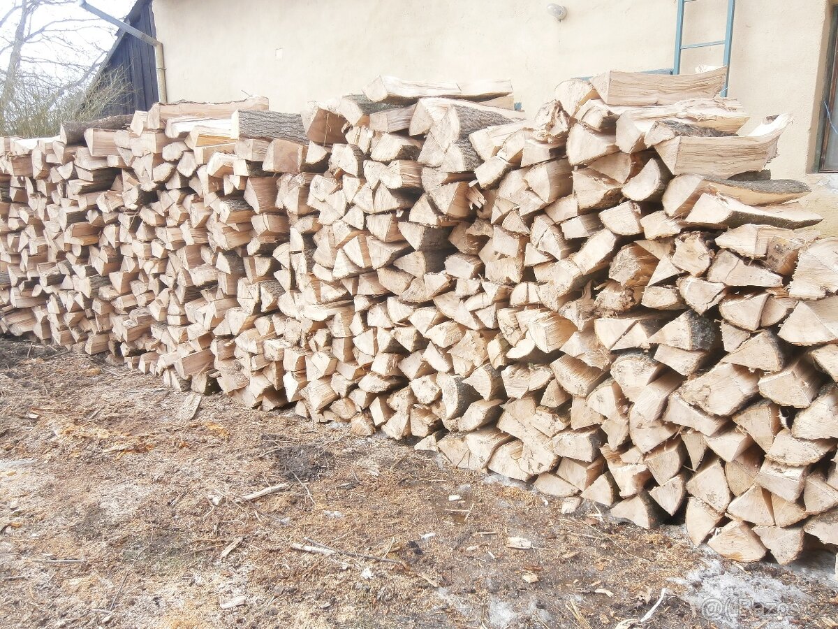 Prodám suché tvrdé palivové dřevo jasan štípy.