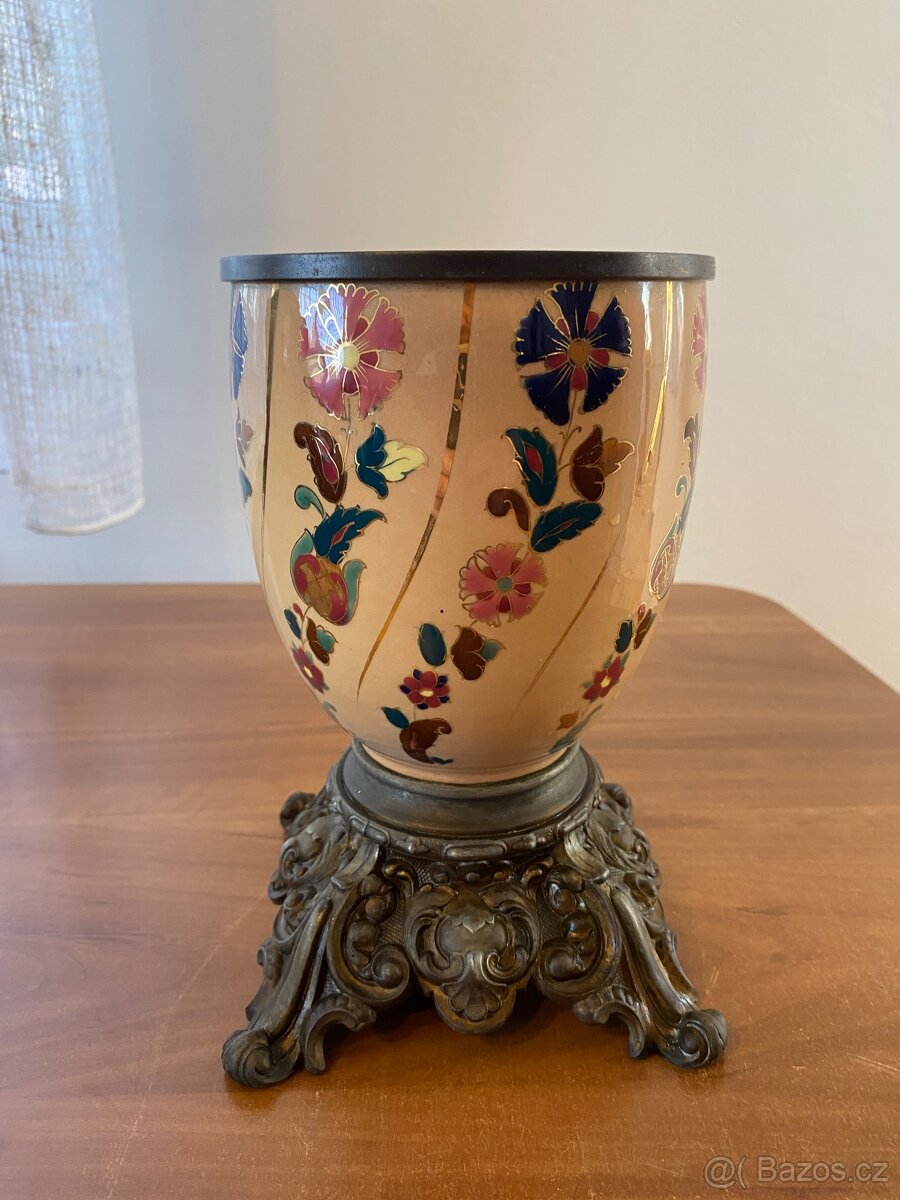 Podstavec petrolejová lampa