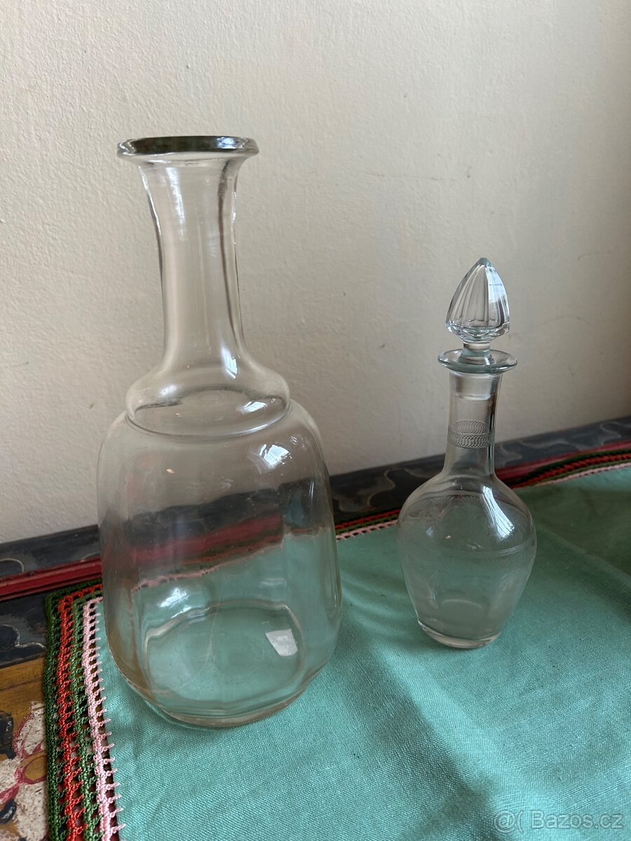 skleněné karafy