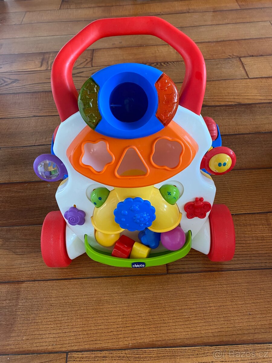 Chicco hrající choditko