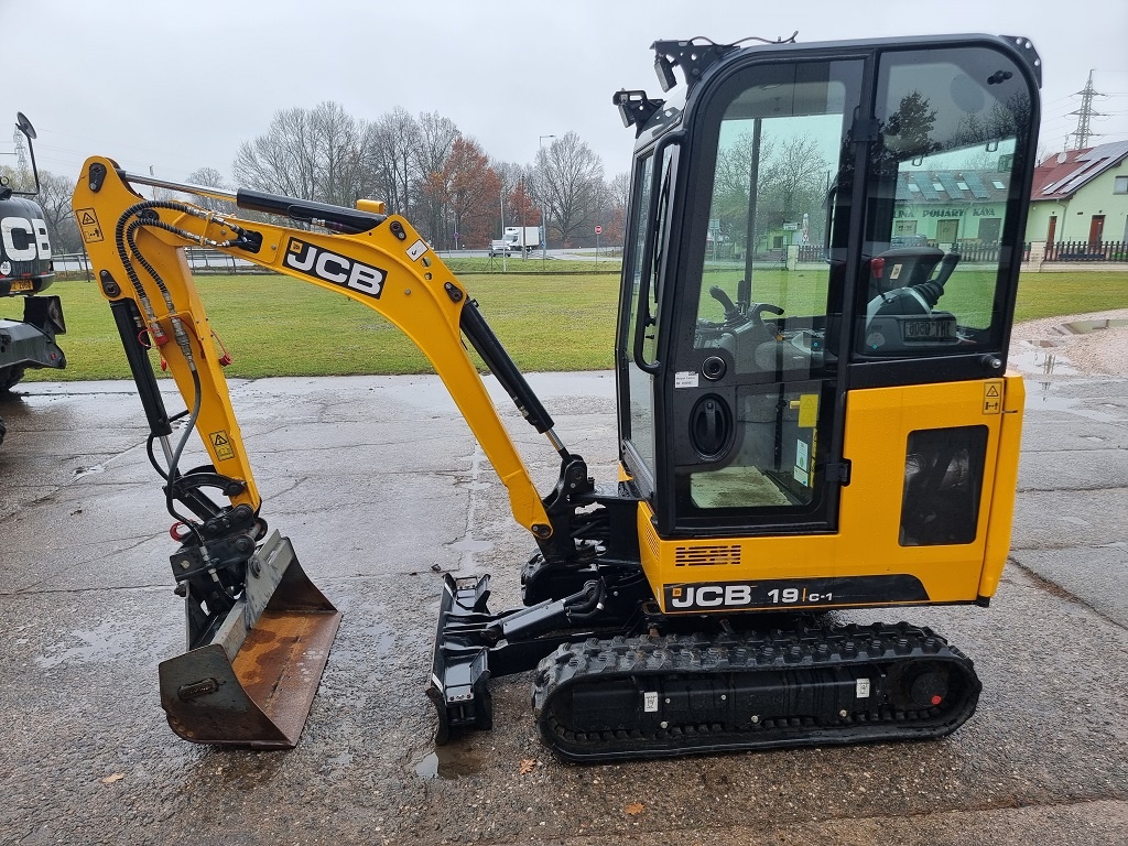 Demonstrační JCB 19C 220mth, hydraulická svahovka