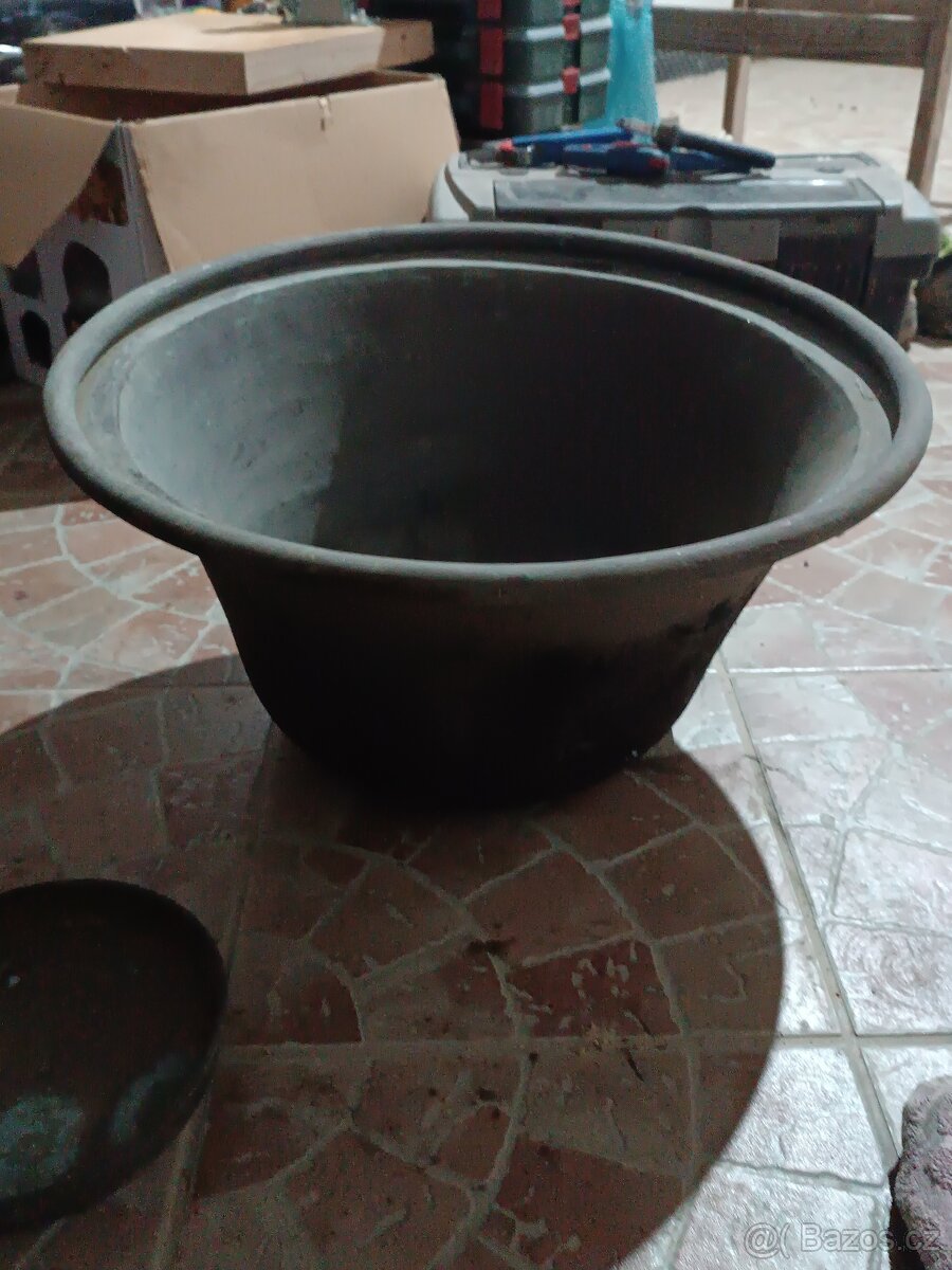 Měděný lavor a misky