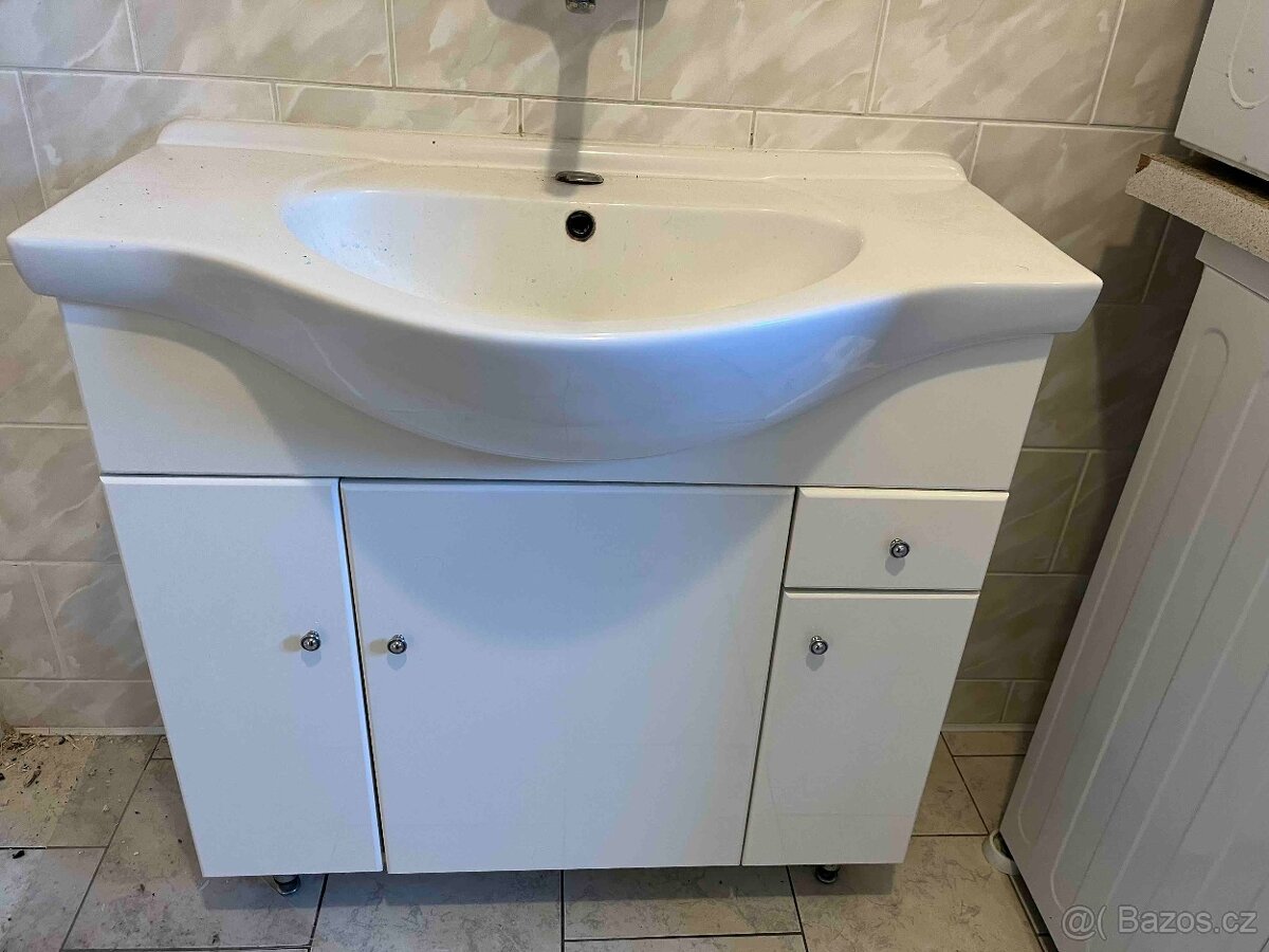 Koupelnová skříňka