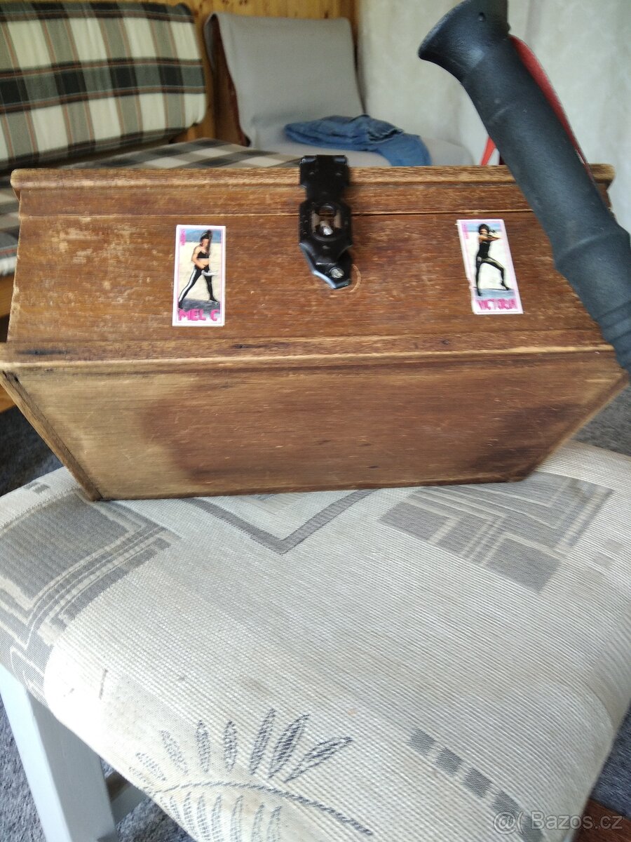 Dřevěný kufřík malý