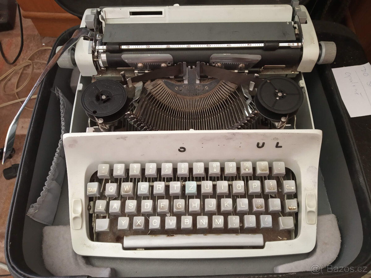 Consul psací stroj + průklepové papíry