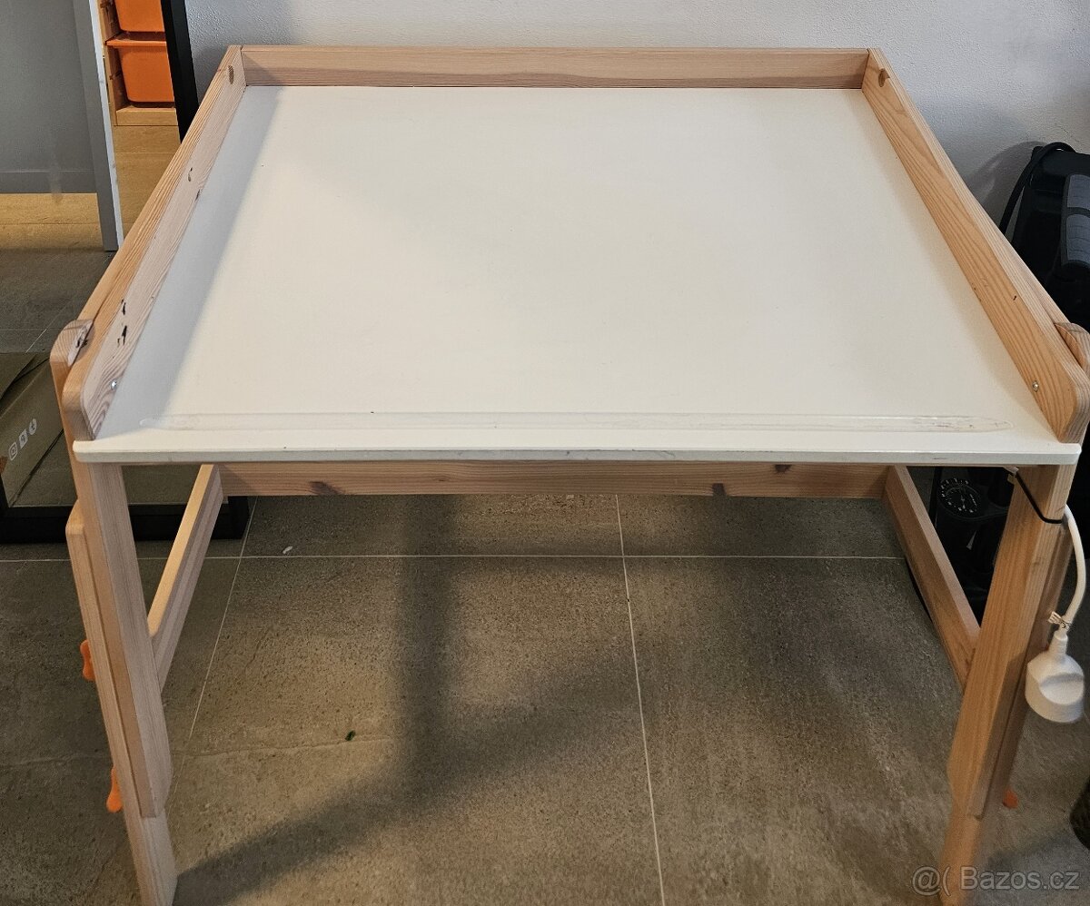rostoucí dětský stůl Ikea