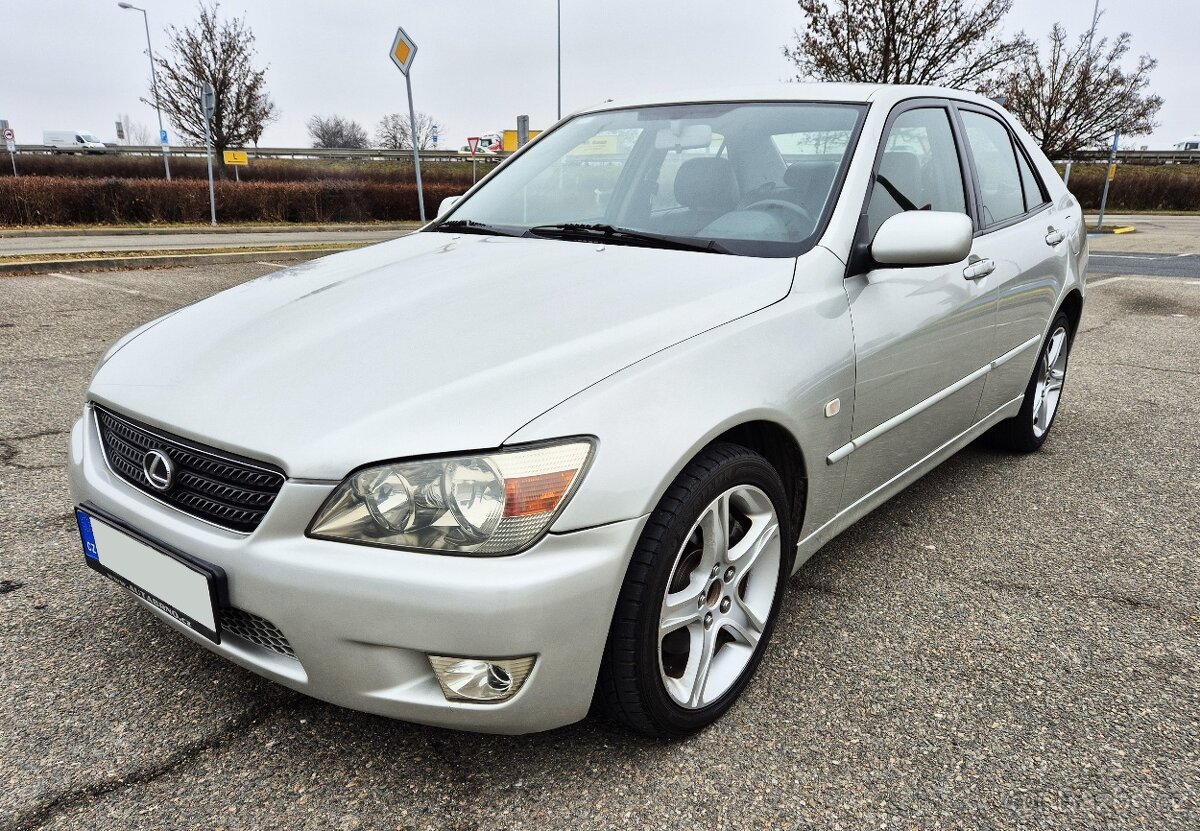 LEXUS IS200 MANUÁL KŮŽE ALU 17 VÝHŘEV PODVOZE BEZ KOROZE