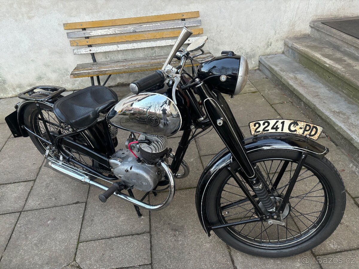 ČZ 125 T - velmi pěkná, veteránské doklady