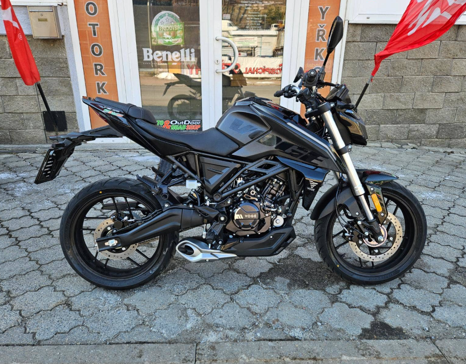 Voge 125R BLACK, 11 kW, NOVINKA, záruka 4 roky