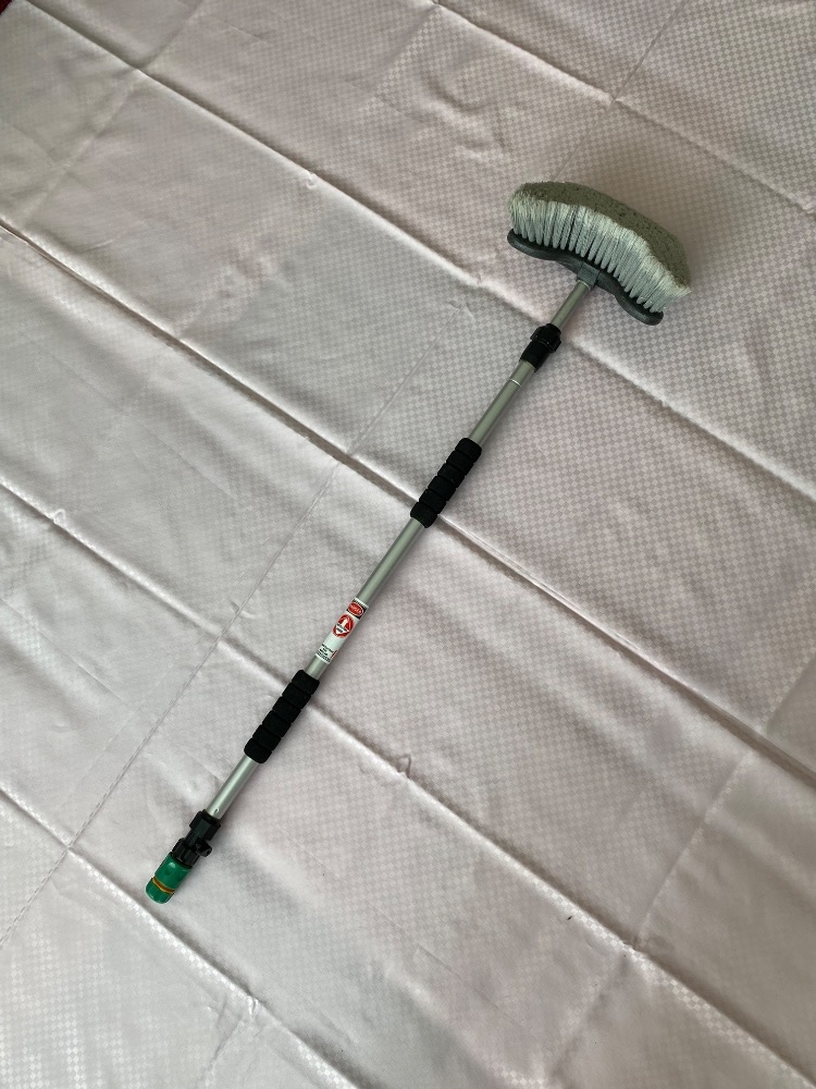 Teleskopický průtokový kartáč