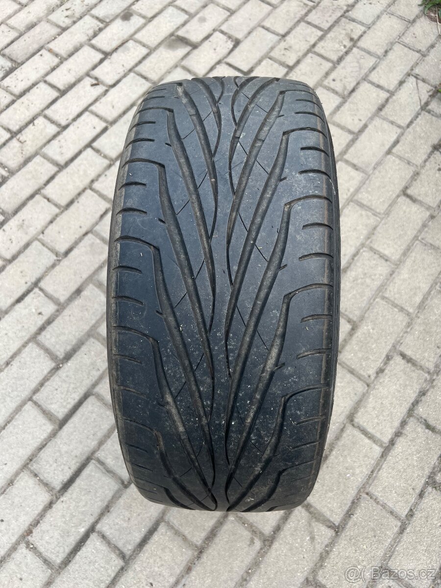 Pneu 225/35 R20