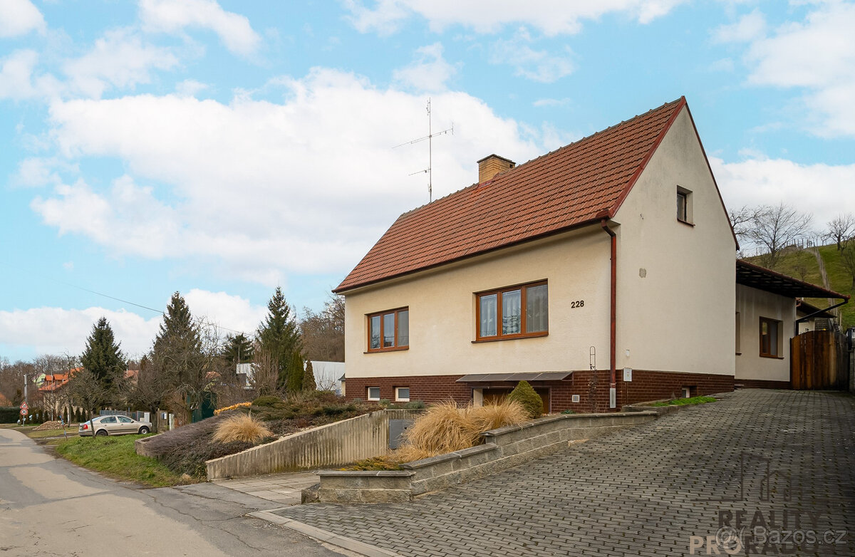 Prodej RD 4+1 s garáží a vinným sklepem, Morkůvky