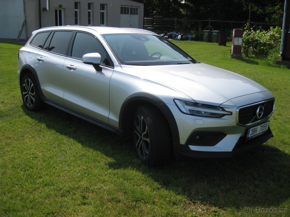 Volvo V60 Cross Country B4