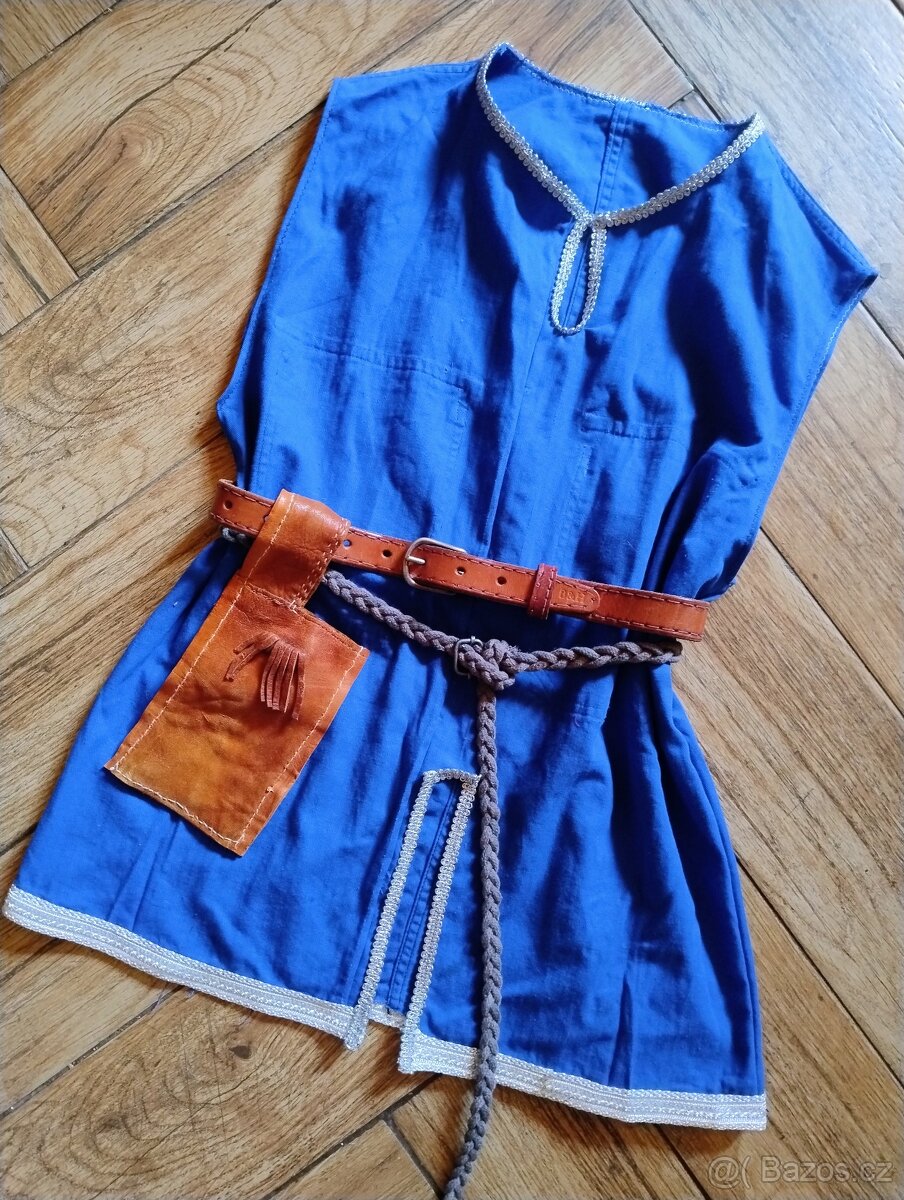 Dobový oděv varkoč