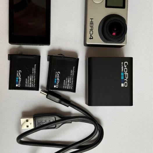 GoPro Hero 4 + 2. obrazovka + 2. baterie + nabíječka a kabel