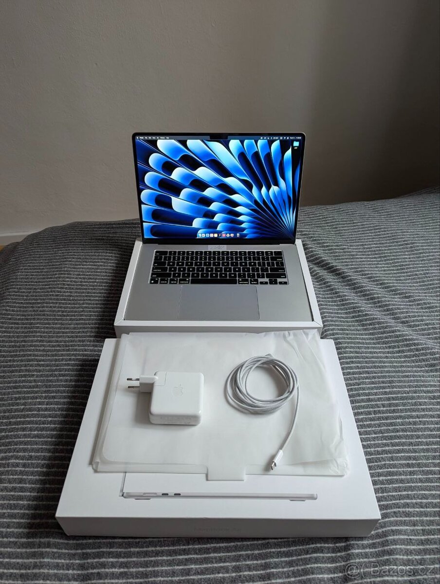MacBook Air 15' s 8GB RAM 256GB SSD