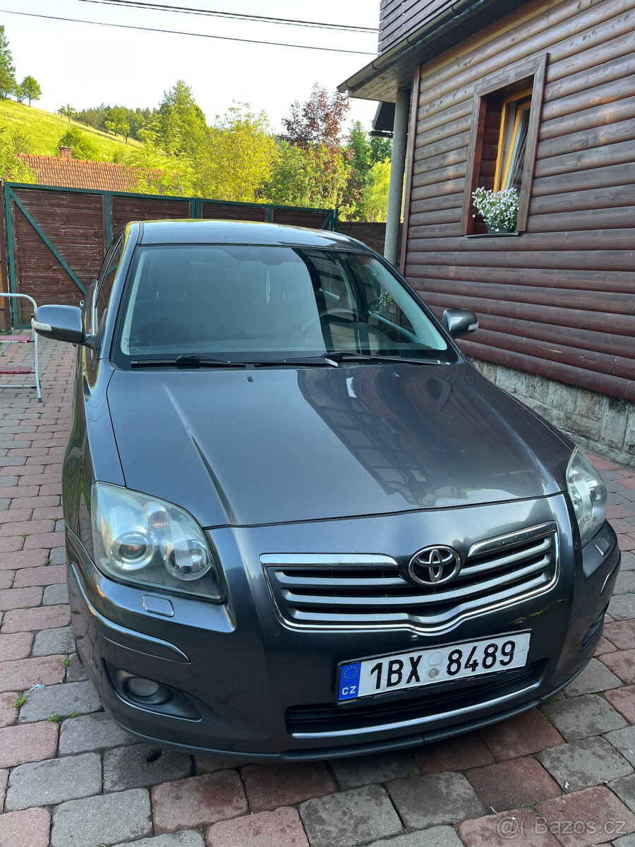 TOYOTA AVENSIS 1,8 BENZÍN 2007 SEDAN-REZERVACE