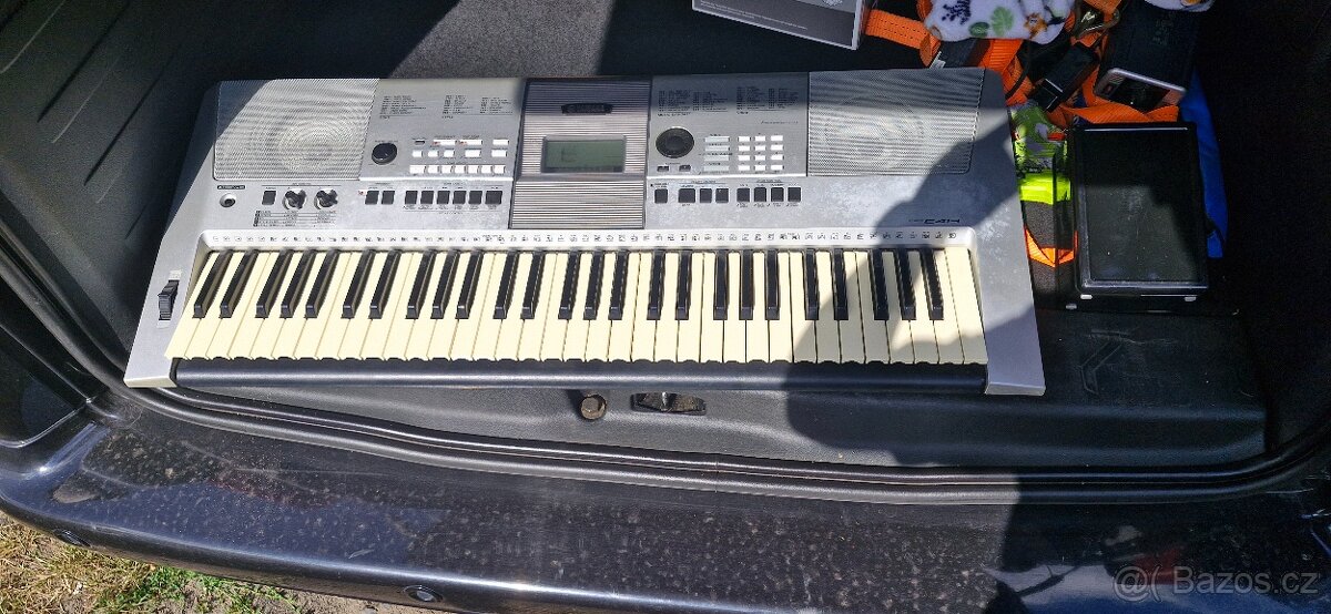 Yamaha E413
