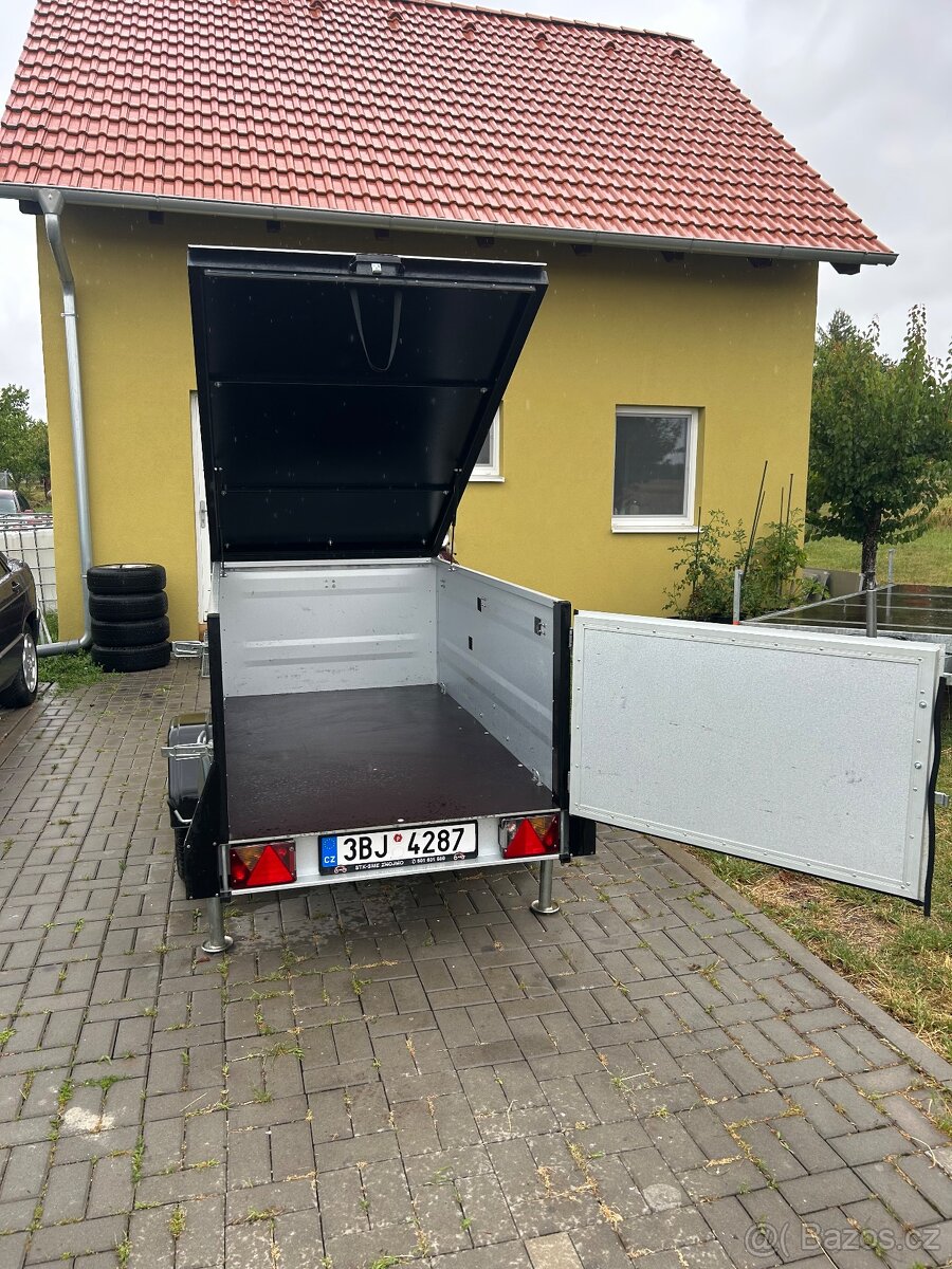Vozík za auto skříňový