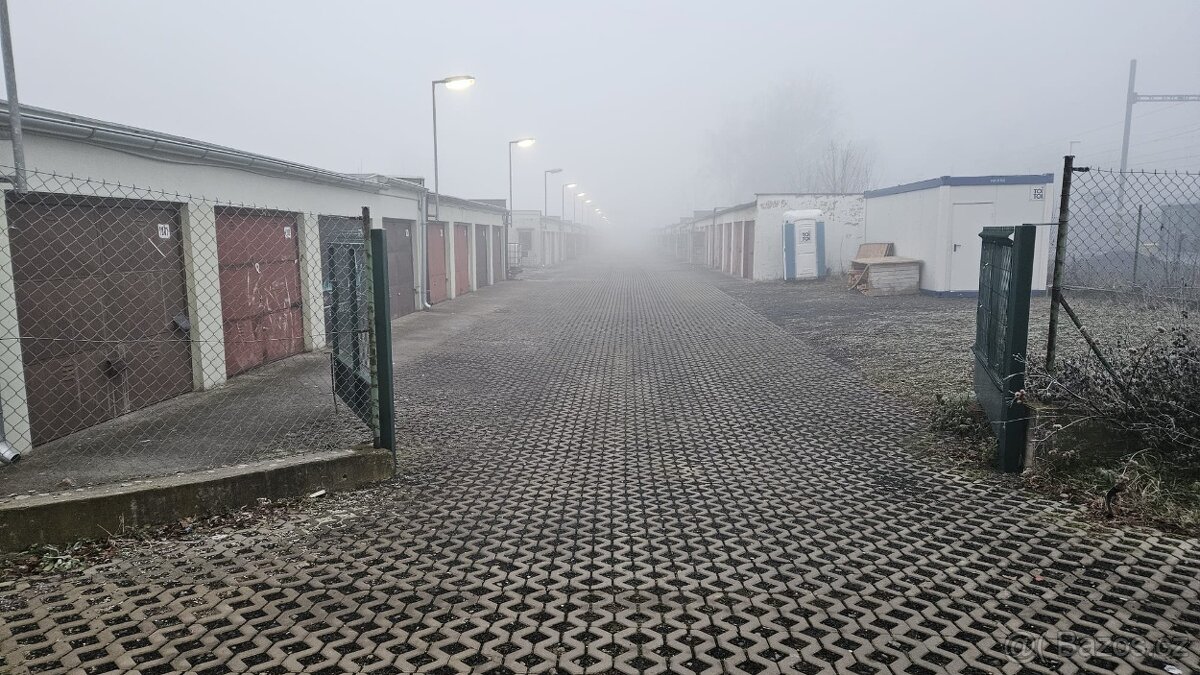 Pronájem garáže s elektřinou Volná v Říjnu
