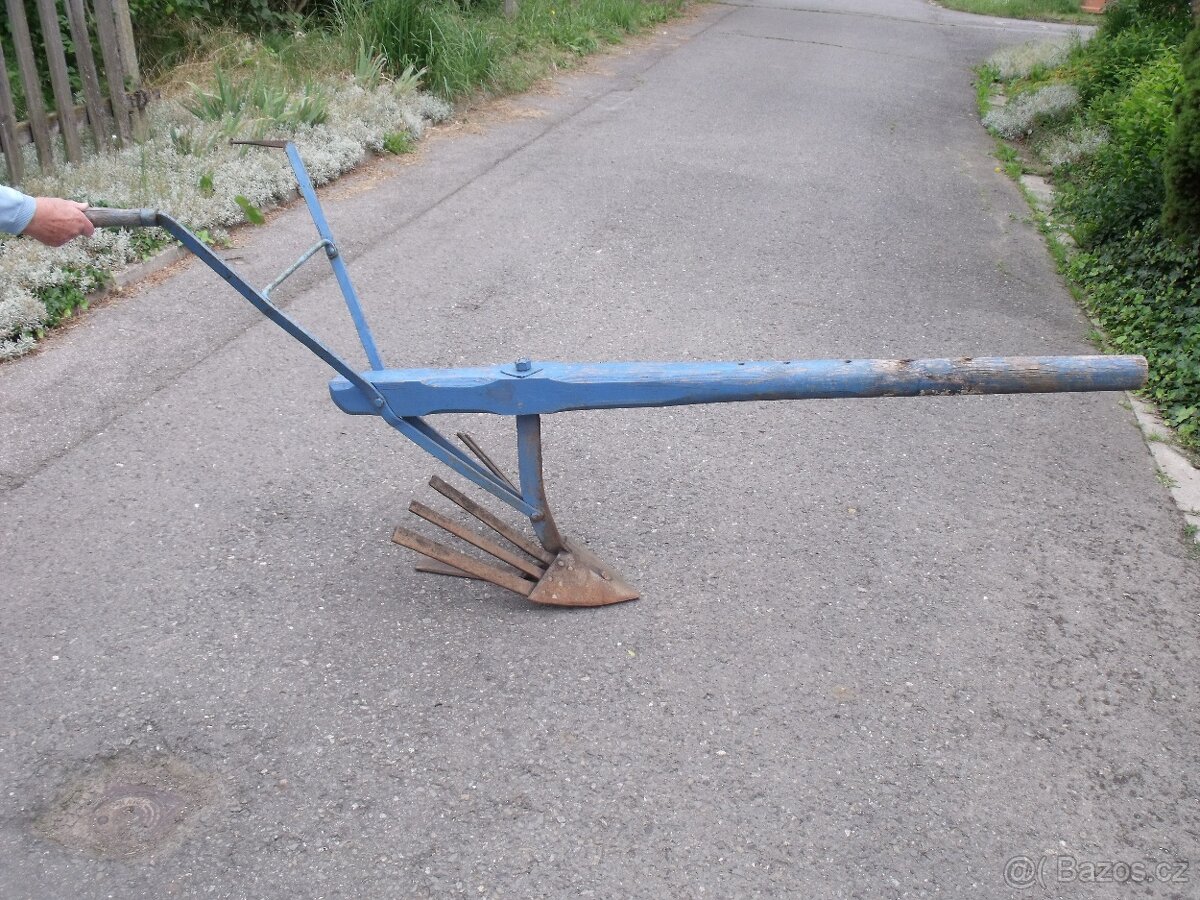 Vyoravač brambor, pluh, rádlo