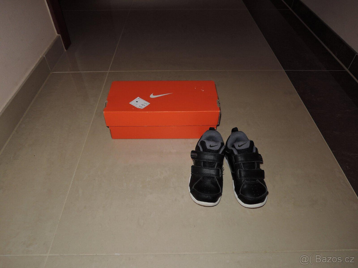 Nike tenisky