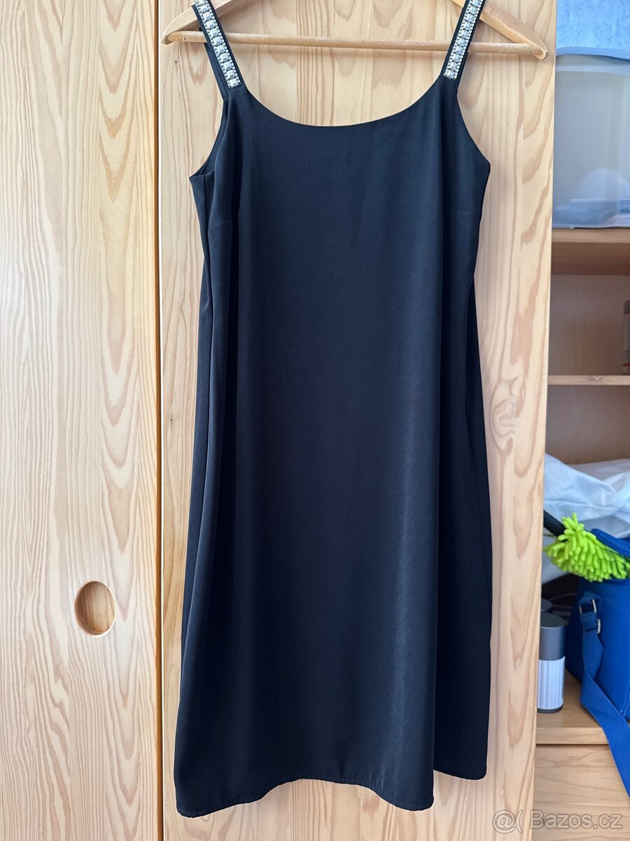 Cerne spolecenske saty se zlatymi raminky vel 36