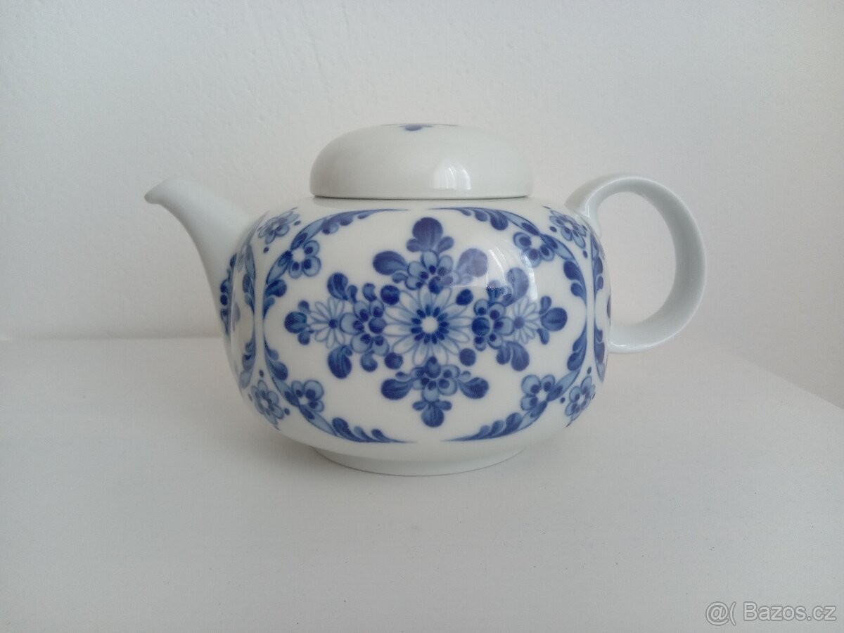 Porcelánová konvička