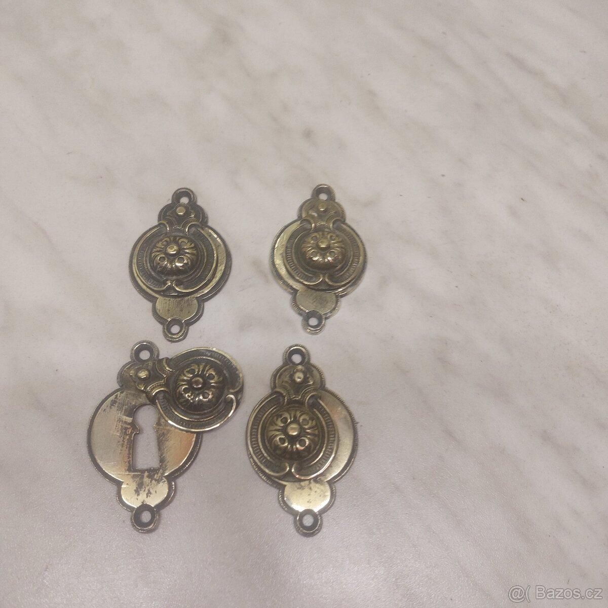 Staré zámkové krytky,čtyři kusy- mosaz.