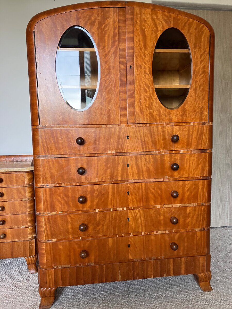 Prodám starožitný nábytek, masivní dřevo