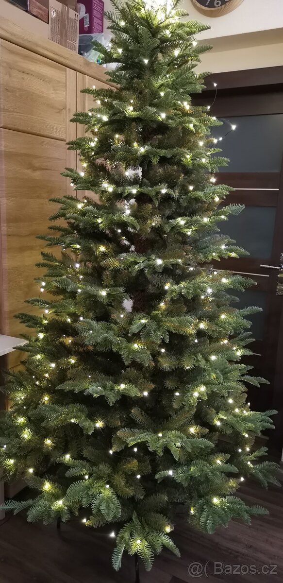 Prodám krásný 3D umělý vánoční stromek Jedle kavkazská 220cm