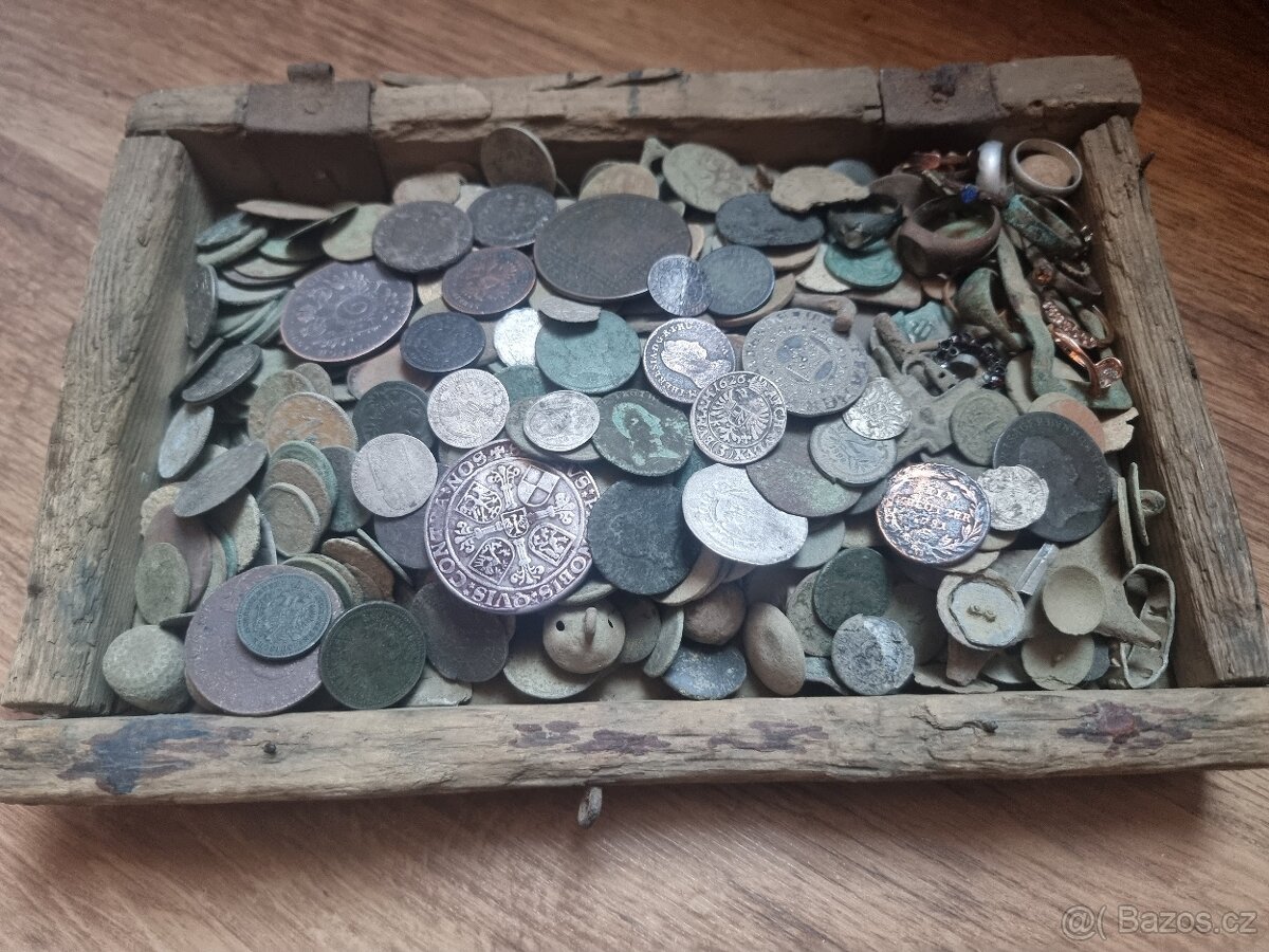Staré mince a drobné artefakty