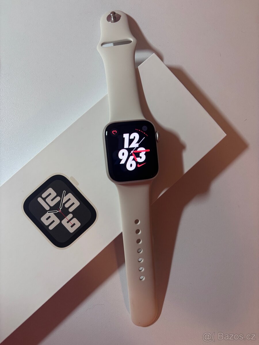 Apple watch SE 2024 40mm - 96% baterie, pěkný stav